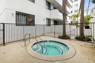 10636 Wilshire - Luxury Doorman Building in Los Angeles, CA - Building Photo - Building Photo