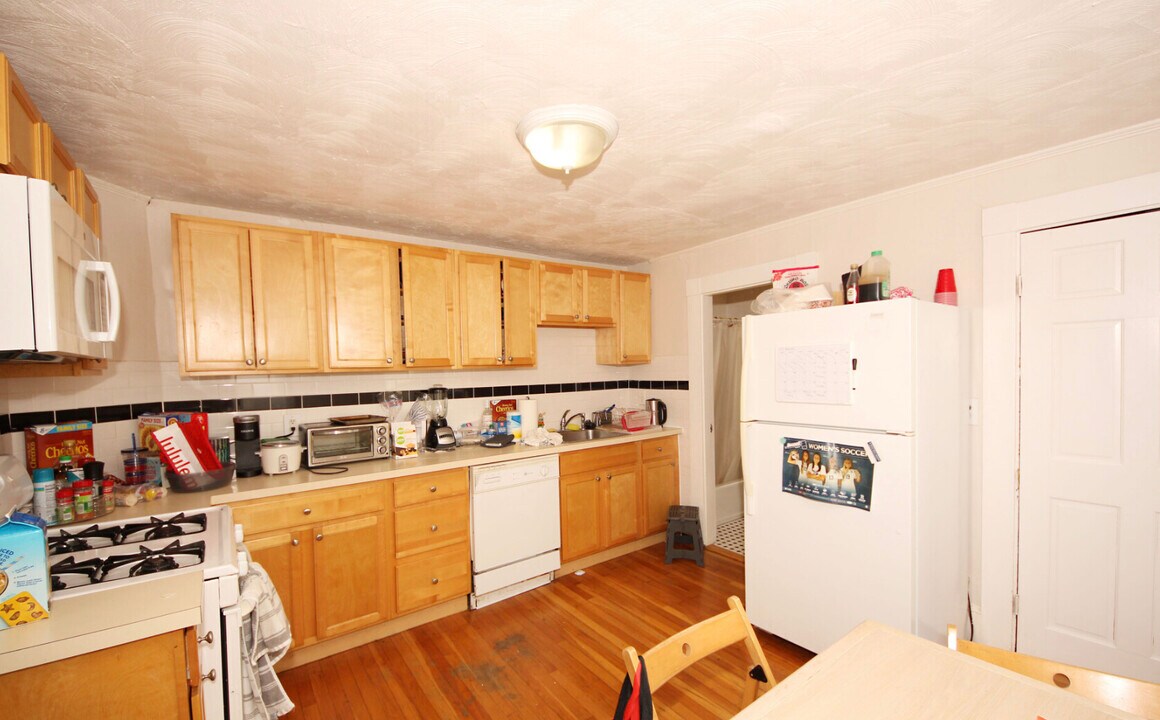 60 Bedford St in Waltham, MA - Building Photo