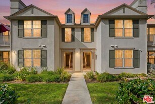 27022 Victoria Ln in Santa Clarita, CA - Building Photo