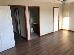 2125 Suncrest in Troy, IL - Foto de edificio - Building Photo