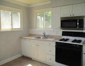 7737 Clevedon St in St. Louis, MO - Foto de edificio - Building Photo