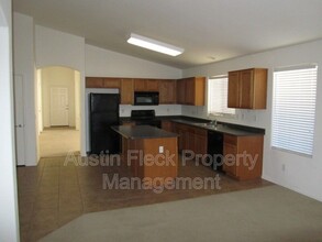 3194 W Yellow Peak Dr in San Tan Valley, AZ - Building Photo - Building Photo