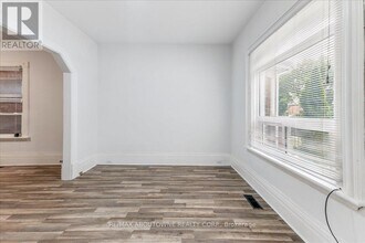 34 Arthur St in Brantford, ON - Building Photo - Building Photo