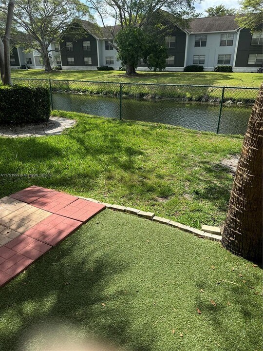 7900 NW 6th St in Pembroke Pines, FL - Building Photo