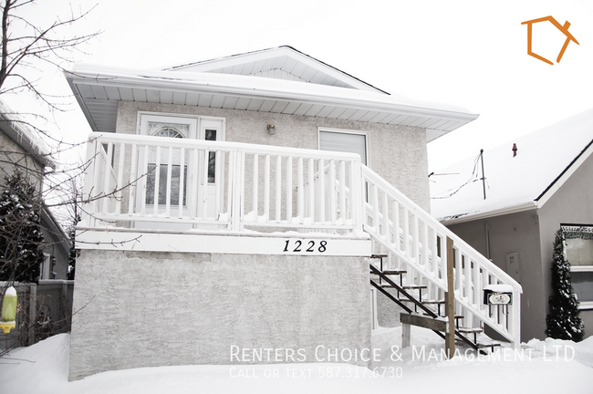 Pet Friendly Main Floor Suite Near 6 Ave S in Lethbridge, AB - Building Photo - Building Photo