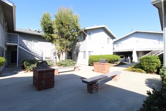 Lemoli Apartments in Hawthorne, CA - Foto de edificio - Building Photo