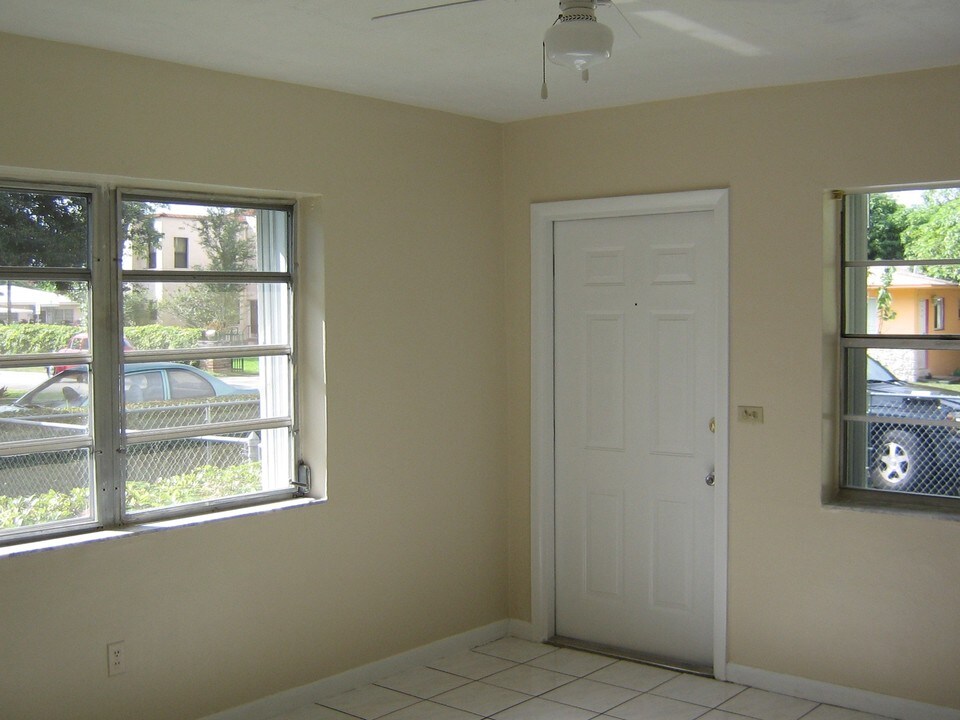 10839 NE 2nd Pl in Miami, FL - Building Photo