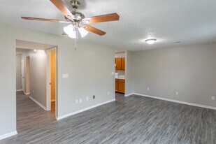 Farmington Oaks in Crittenden, KY - Building Photo - Interior Photo