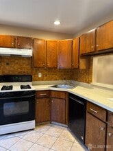 286 Palombi Ct in East Brunswick, NJ - Building Photo - Building Photo