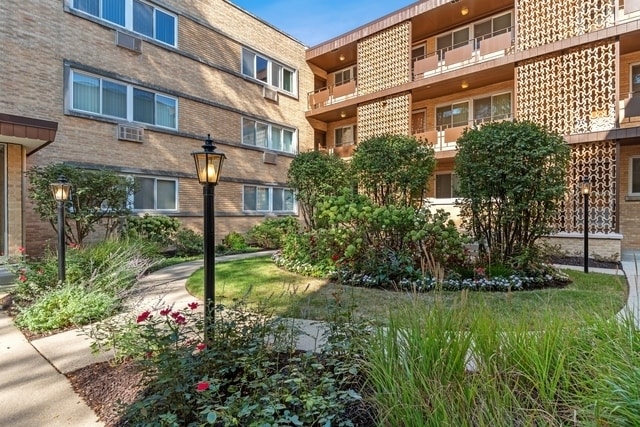 1921 Harrison St in Evanston, IL - Building Photo - Building Photo
