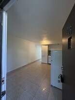 2126 Lau‘ula St in Honolulu, HI - Building Photo