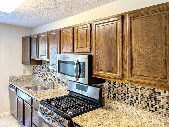 12044 Cardamom Dr in Woodbridge, VA - Building Photo - Building Photo
