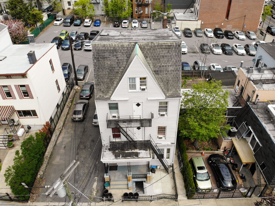 10 Sherman Pl in Jersey City, NJ - Building Photo