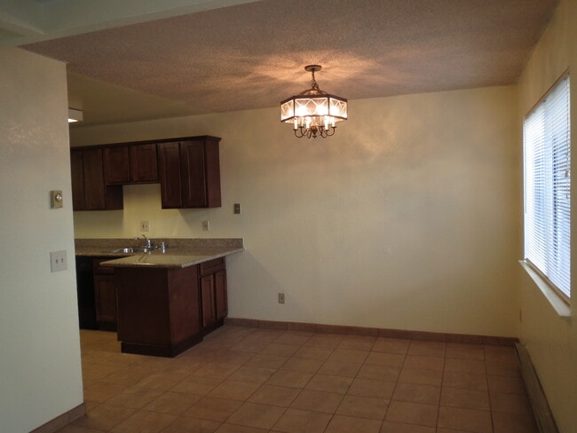 41 Astrida Dr in Hayward, CA - Foto de edificio - Building Photo