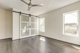 5042 W University Blvd in Dallas, TX - Building Photo - Building Photo