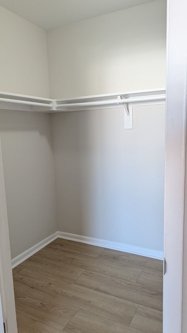 6431 Richmond Hwy, Unit 201 in Alexandria, VA - Building Photo - Building Photo