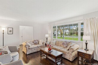 990 3 Waters Ln in Orient, NY - Building Photo - Building Photo