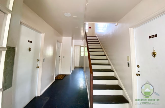 100 Lewis Dr in Greenville, SC - Building Photo - Building Photo