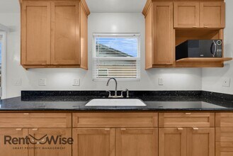 2406 Kehoe Ave in San Mateo, CA - Building Photo - Building Photo