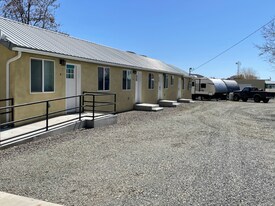 1139 S G St, Unit 6 in Lakeview, OR - Building Photo