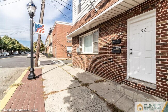 556 Roosevelt Ave-Unit -2 in Carteret, NJ - Building Photo - Building Photo