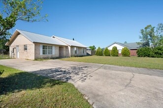 756 Melissa Dr in Hinesville, GA - Foto de edificio - Building Photo