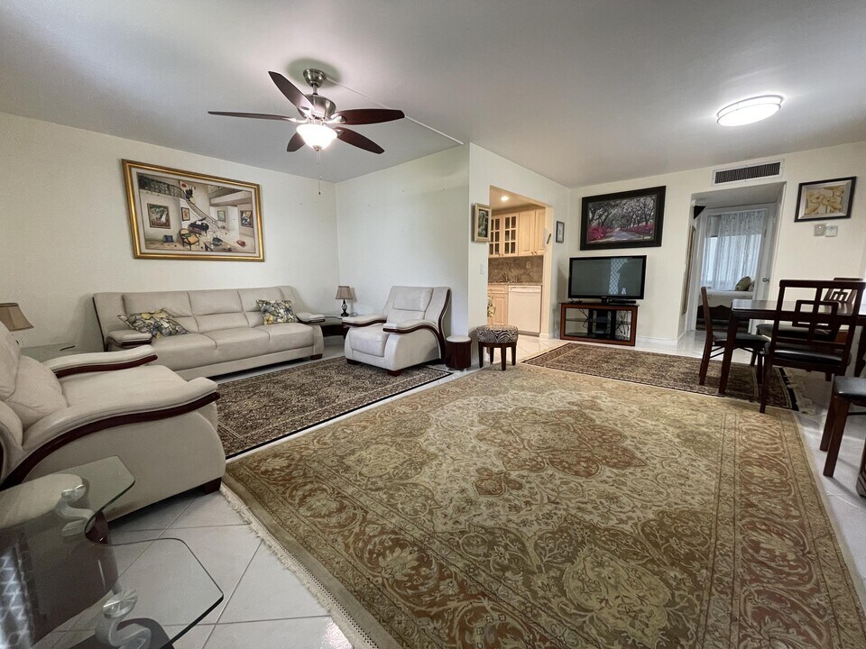 919 Flanders T in Delray Beach, FL - Building Photo