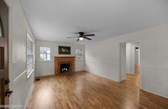 2963 N Highland Ave in Jackson, TN - Foto de edificio - Building Photo