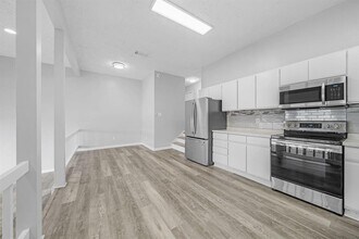 1216 Lake View Dr in Montgomery, TX - Building Photo - Building Photo