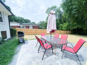 3830 Manchester Dr in Charlotte, NC - Building Photo - Building Photo