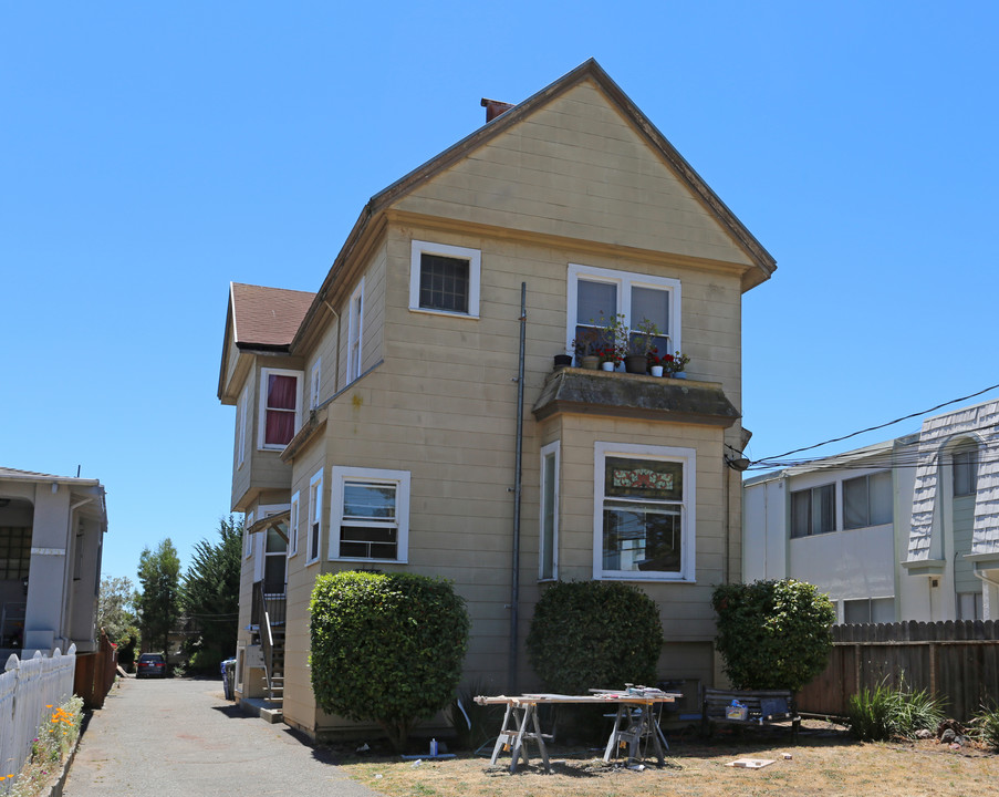 2150 Clinton Ave in Alameda, CA - Building Photo