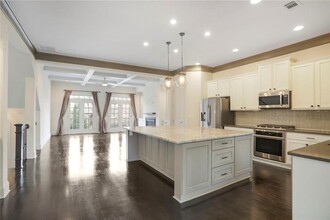 934 Canterbury Ln NE in Atlanta, GA - Building Photo - Building Photo