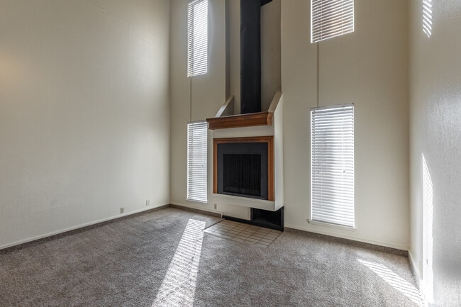Sundowner in Lubbock, TX - Building Photo - Interior Photo
