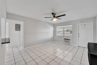 7401 Pines Blvd, Unit 210 in Pembroke Pines, FL - Building Photo - Building Photo