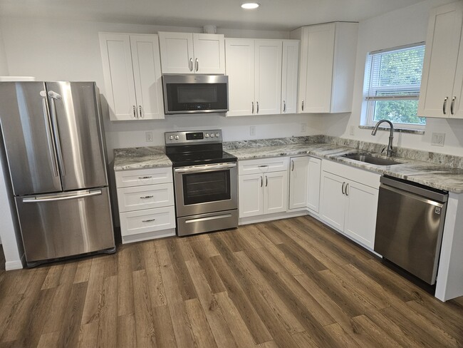 714 N Warfield Ave in Wildwood, FL - Foto de edificio - Building Photo