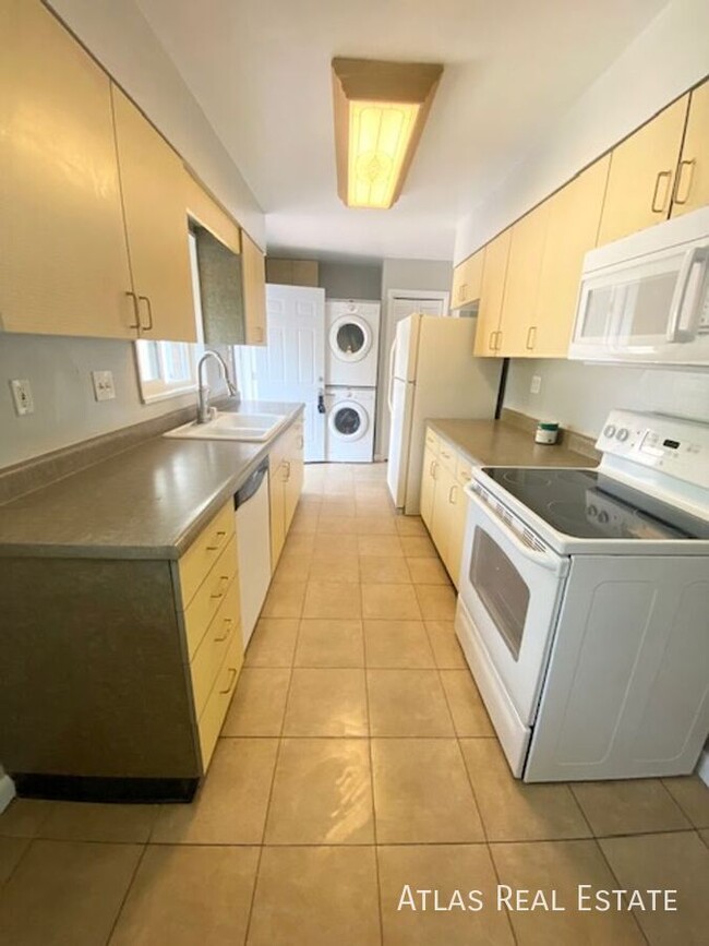 property at 124 W Cheyenne Rd