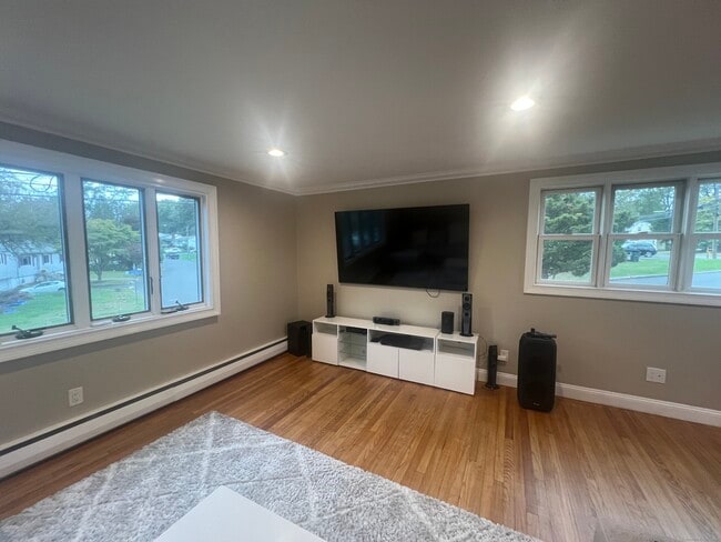 25 Grey Rock Rd in Bridgeport, CT - Building Photo - Building Photo