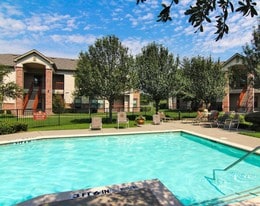 Bradford Place Apartments in Commerce, TX - Building Photo