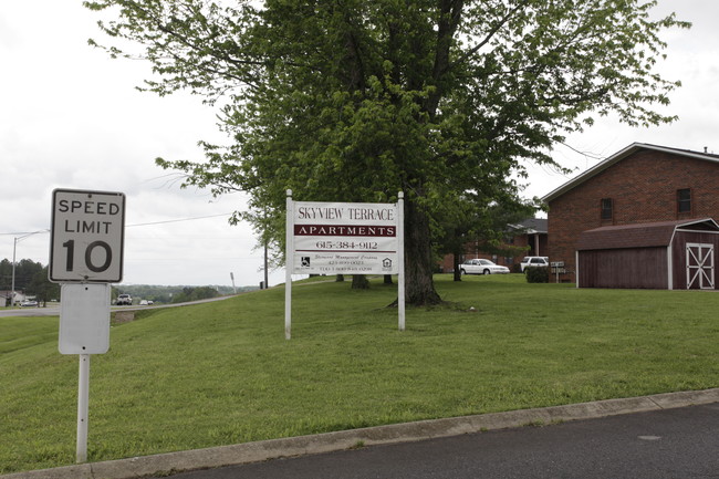 Skyview Terrace Apartments in Springfield, TN - Building Photo - Building Photo