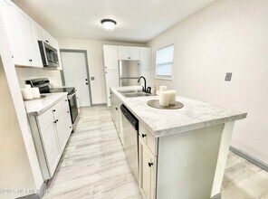 7381 Fernandina Ave in Jacksonville, FL - Building Photo - Building Photo