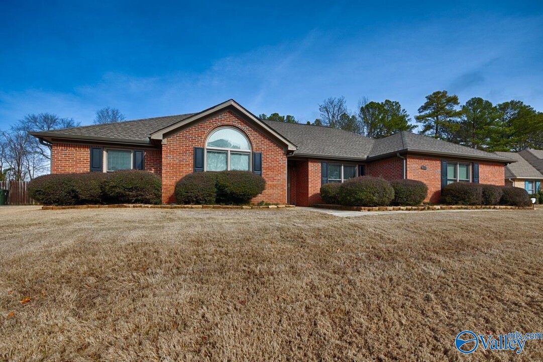 105 Wandering Ln in Harvest, AL - Building Photo