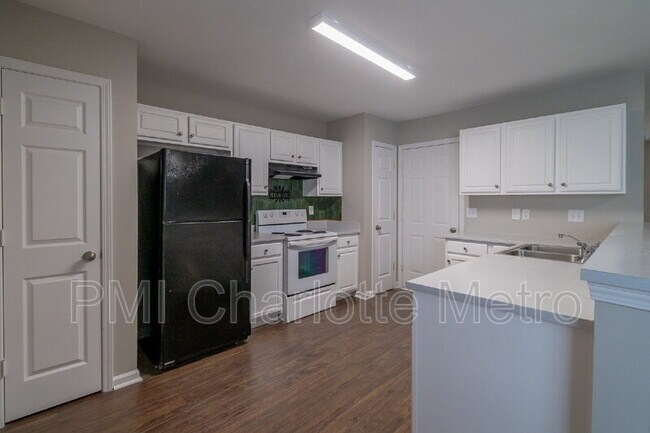 1525 Crandon Dr in Charlotte, NC - Building Photo - Building Photo