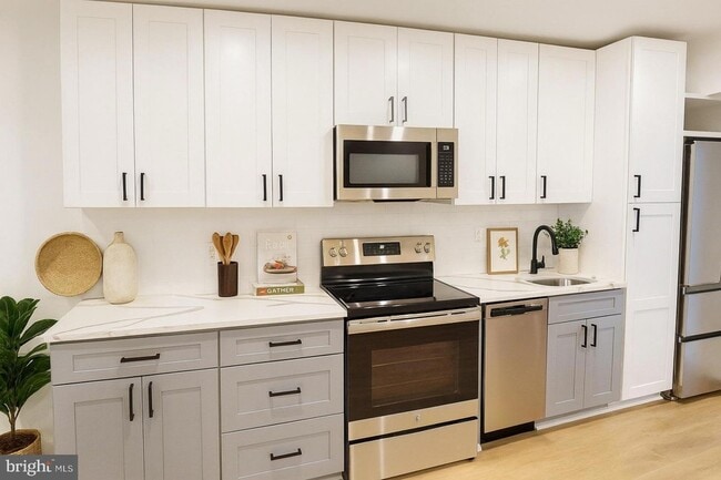 1230 Penn St NE, Unit 4 in Washington, DC - Building Photo - Building Photo