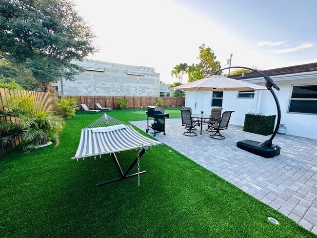 100 NW 45th St in Miami, FL - Building Photo - Building Photo