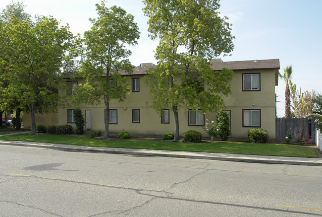 1512 W C St in Kerman, CA - Foto de edificio - Building Photo