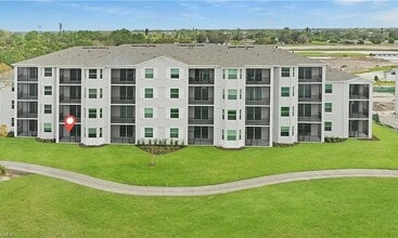 18441 Copperhead Dr, Unit 346 in Lehigh Acres, FL - Foto de edificio - Building Photo