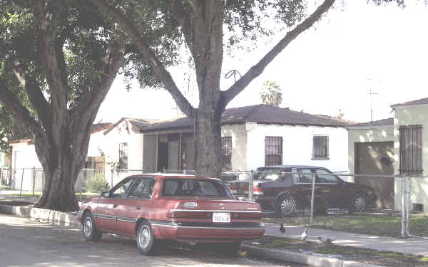 135 W 67th Way in Long Beach, CA - Building Photo - Building Photo