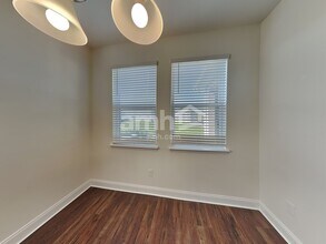 1002 Summer Stone Lp in Apopka, FL - Foto de edificio - Building Photo