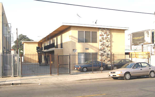 4214 Montclair St in Los Angeles, CA - Foto de edificio