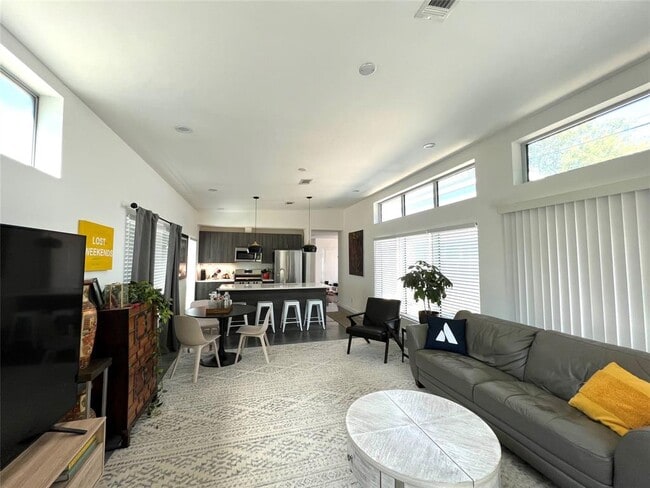 1163 Perry Rd in Austin, TX - Building Photo - Building Photo